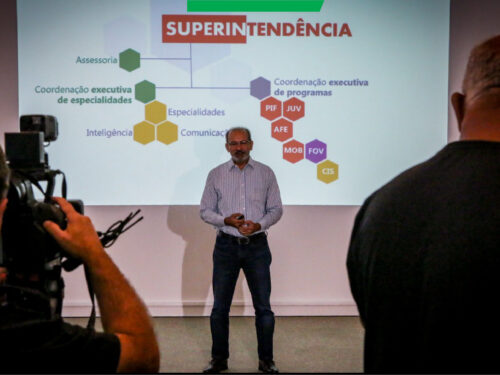 O superintendente socioeducativo Jair Resende durante evento da FEAC que anunciou diretrizes para 2023.