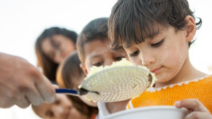 Estudos mostram que crianças e adolescentes são hoje os indivíduos mais atingidos pela insegurança alimentar