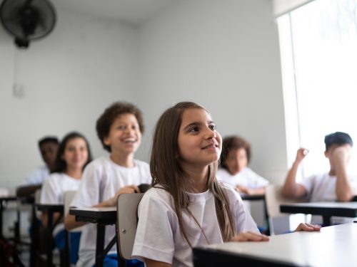 educação - jovem em sala de aula