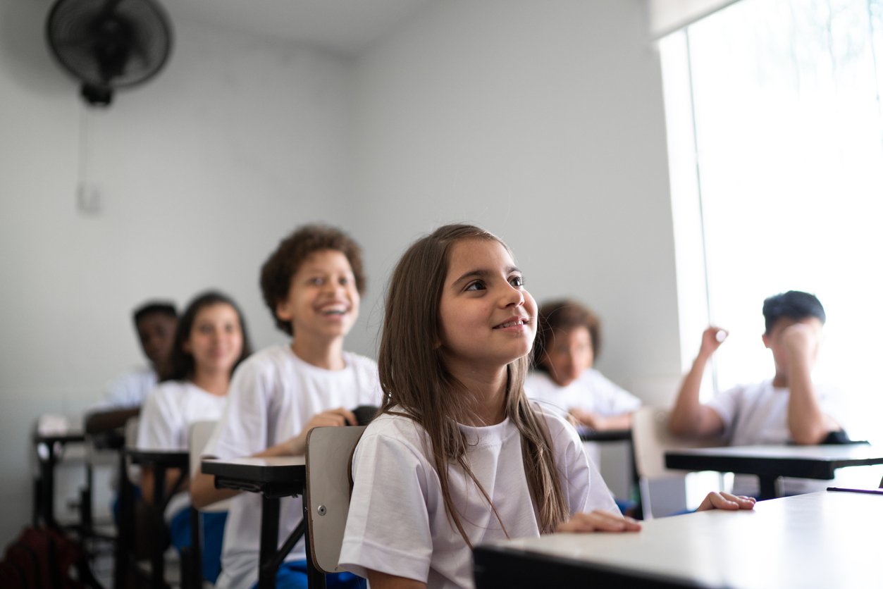 educação - jovem em sala de aula